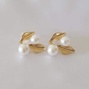 Elegant Gold and Pearl Leaf Earrings